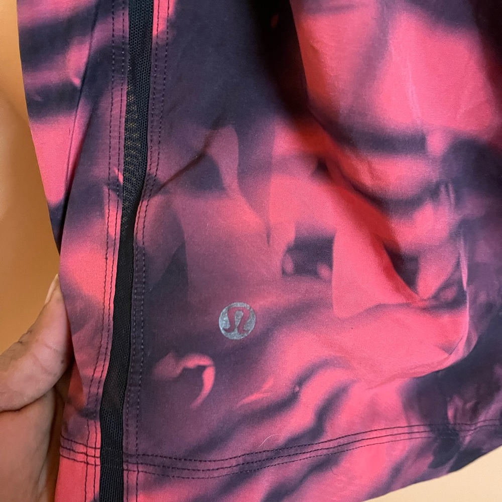 Lululemon Surge Shorts Men’s Size Large Next To New - Picture 3 of 7